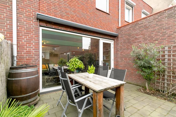 View photo 21 of Staringstraat 18