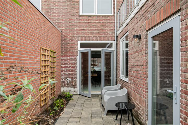 Bekijk foto 44 van Bergen op Zoomstraat 4