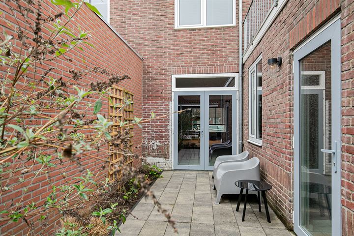 Bekijk foto 43 van Bergen op Zoomstraat 4