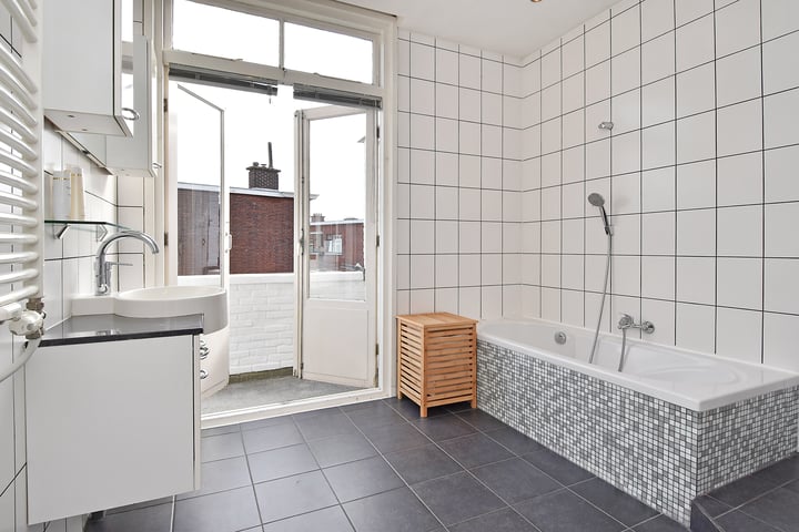 View photo 28 of Kamperfoeliestraat 71