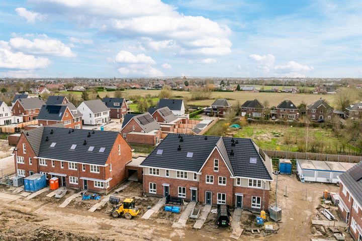 Bekijk foto 3 van Dokter Leo van der Laanstraat 18