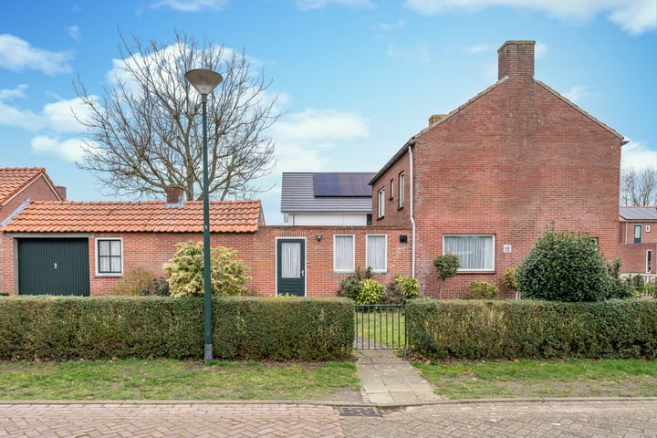 Bekijk foto 3 van Van Spreeuwelstraat 1