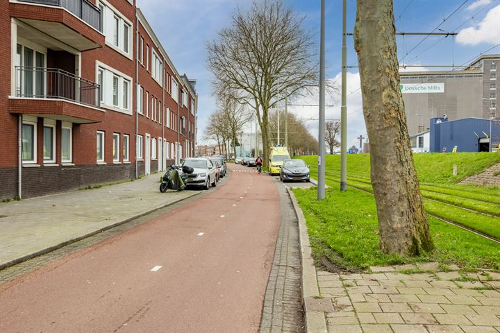 View photo 34 of Hellevoetstraat 9