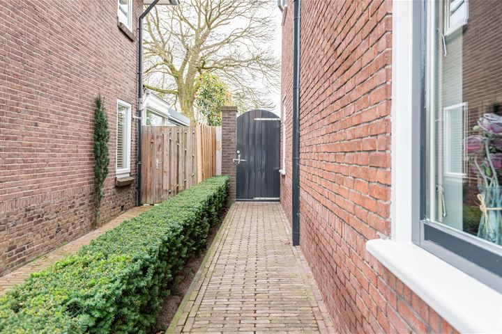 Bekijk foto 40 van Ettensestraat 11