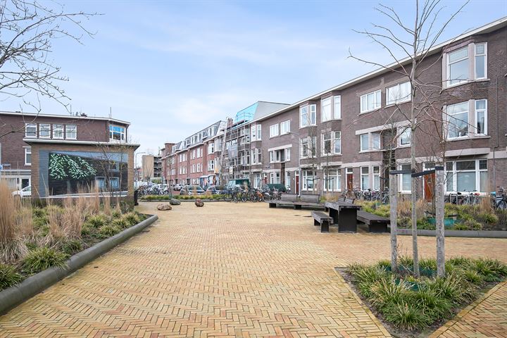 Bekijk foto 23 van Van Heutszstraat 3