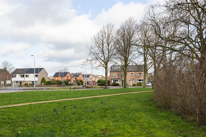 Bekijk foto 32 van Lodewijk van Deyssellaan 1