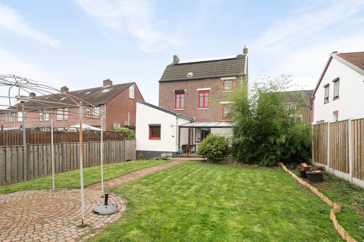 Bekijk foto 36 van Laurastraat 58