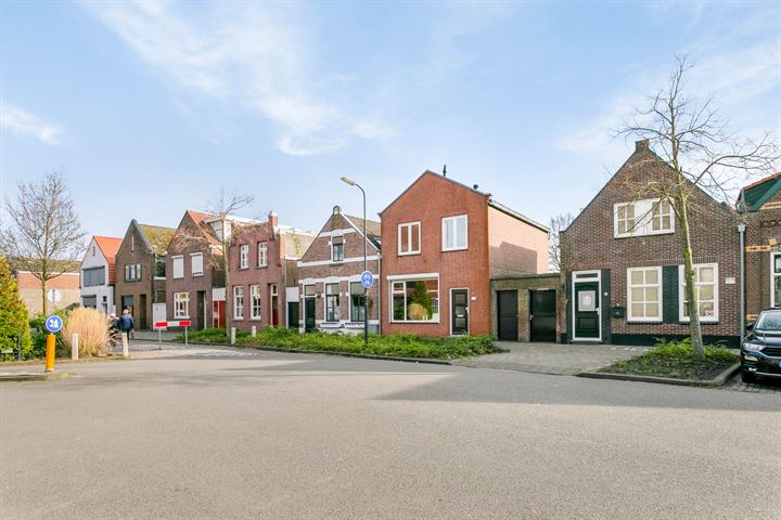 Bekijk foto 32 van Vrouwemadestraat 83