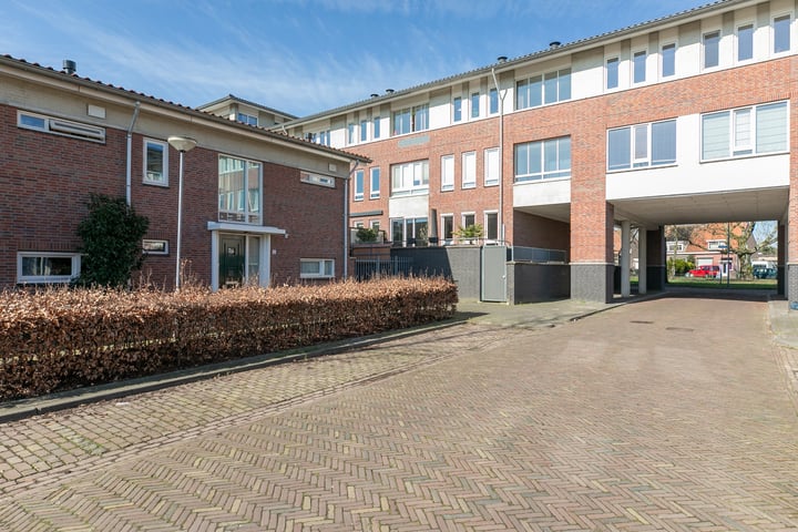 Bekijk foto 36 van Van Oldenbarneveltstraat 2