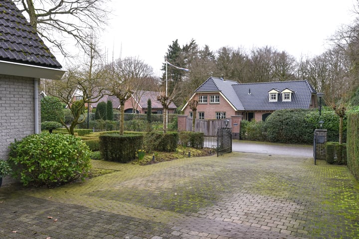 Bekijk foto 5 van Korhoenlaan 1