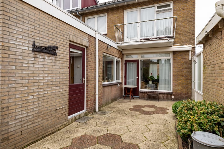 Bekijk foto 39 van van Hogendorpstraat 4