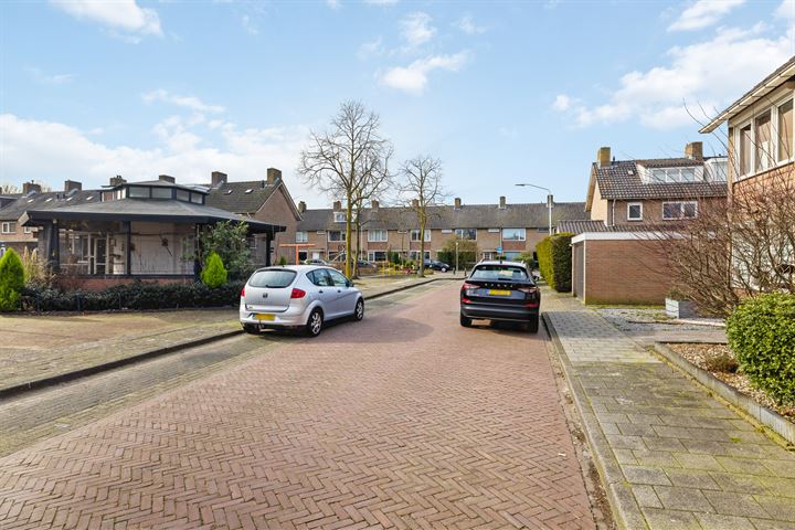 Bekijk foto 5 van Dr. P. van Hoekstraat 3