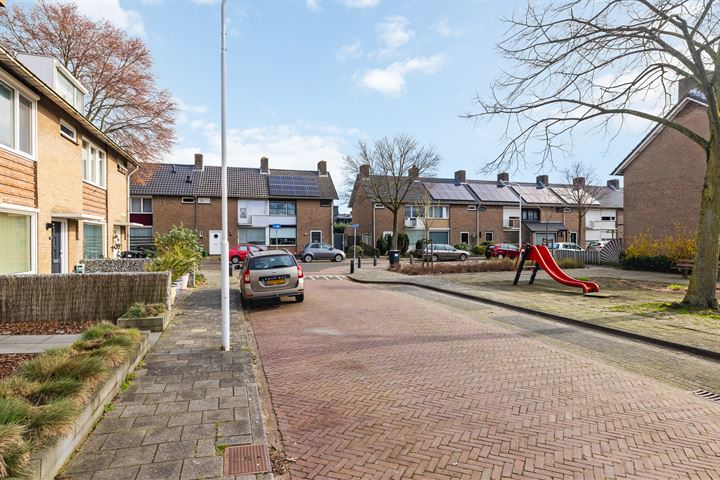 Bekijk foto 4 van Dr. P. van Hoekstraat 3