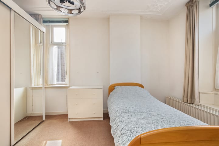 Photo 31 of Tolstraat 8