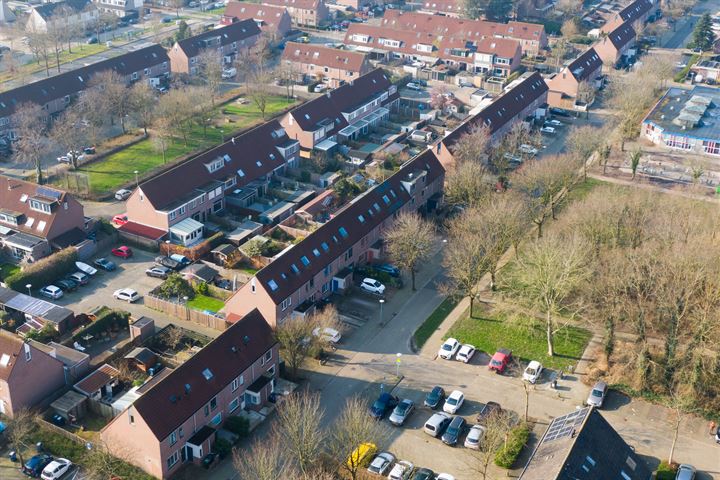 Bekijk foto 36 van Slufterplantsoen 27