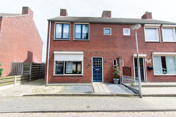 Bekijk foto 1 van Europastraat 32