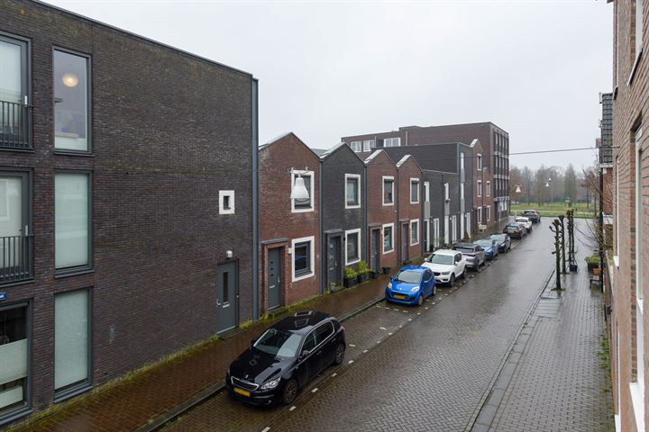 View photo 28 of Piaamstraat 10