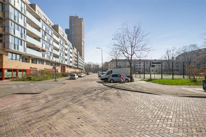 Bekijk foto 36 van Klaroenstraat 367