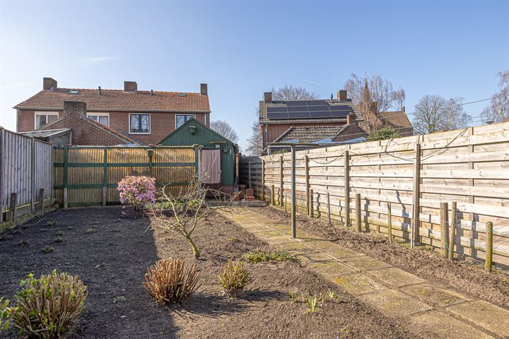 Bekijk foto 35 van Lijsterbesstraat 1