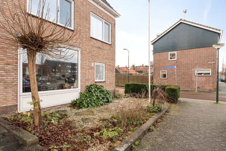 Bekijk foto 31 van Troelstrastraat 12