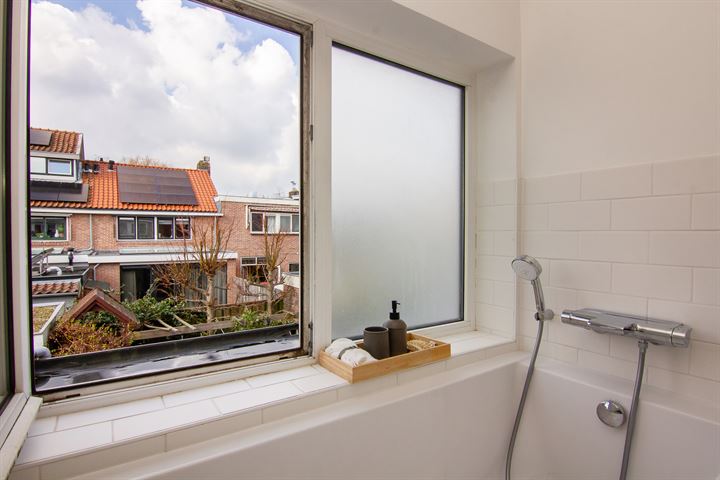 Bekijk foto 38 van Ternatestraat 11