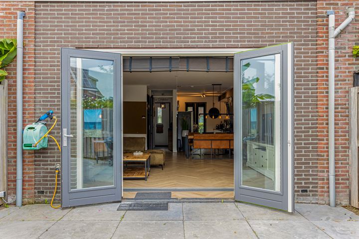 Bekijk foto 30 van Colijnstraat 8