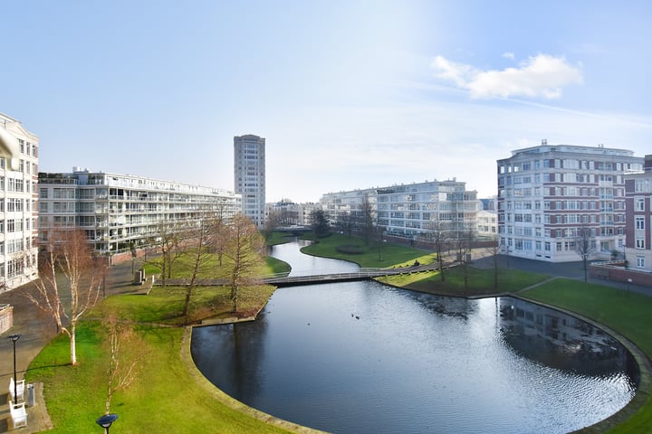 Bekijk foto 4 van Burgemeester De Monchyplein 174