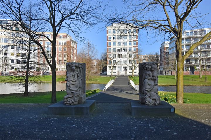 Bekijk foto 33 van Burgemeester De Monchyplein 174