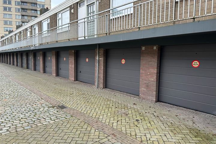 View photo 1 of Veldekestraat 32