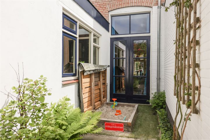 Bekijk foto 34 van Aldegondestraat 72