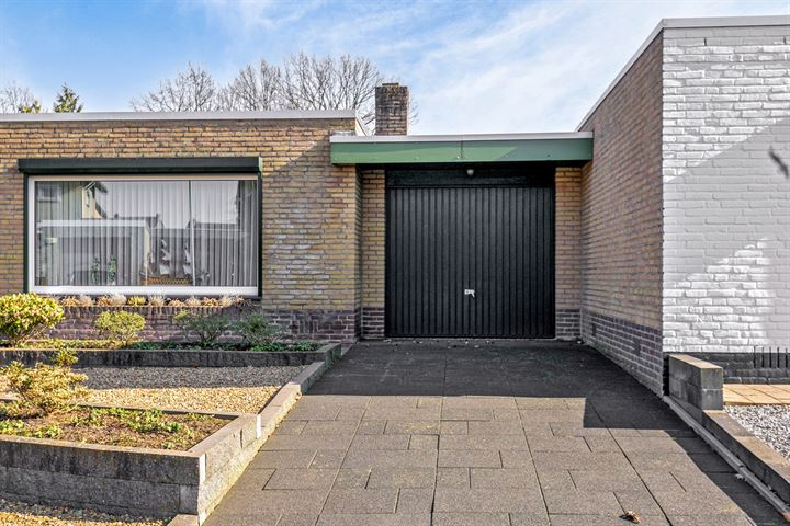 Bekijk foto 35 van Johan Laerstraat 4