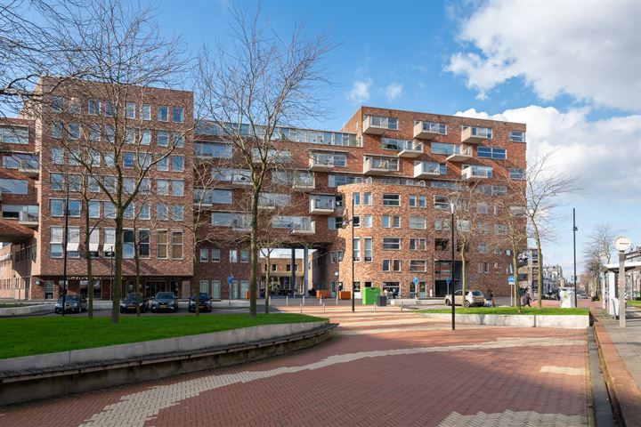 Bekijk foto 1 van Middeldijkerplein 56