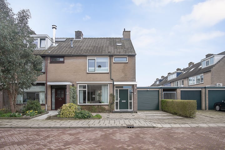 Bekijk foto 1 van J.A. Vermaasstraat 2