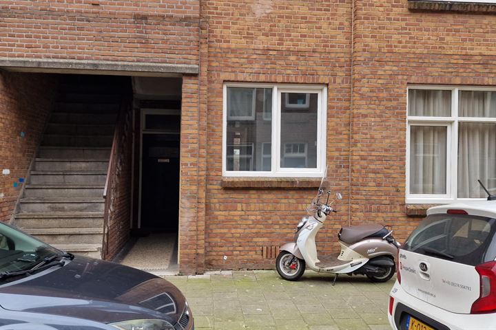 Bekijk foto 2 van Lyonnetstraat 13