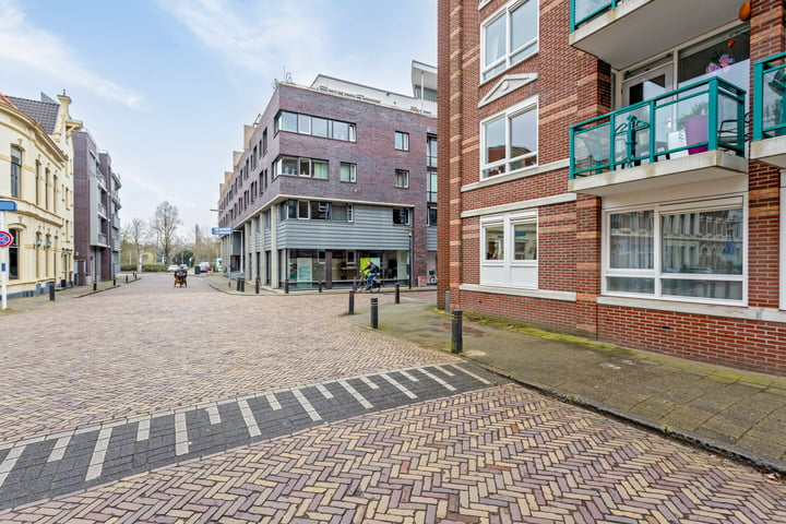 Bekijk foto 24 van Graaf van Burenstraat 2-F5