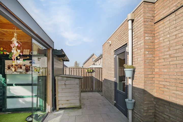 View photo 39 of Livingstonestraat 38