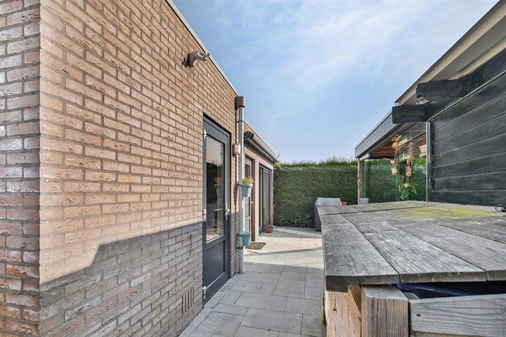 View photo 40 of Livingstonestraat 38