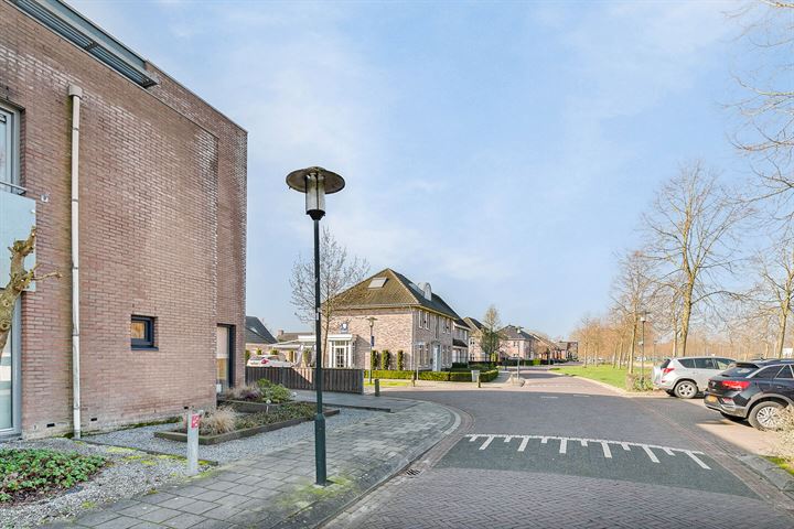 View photo 44 of Livingstonestraat 38