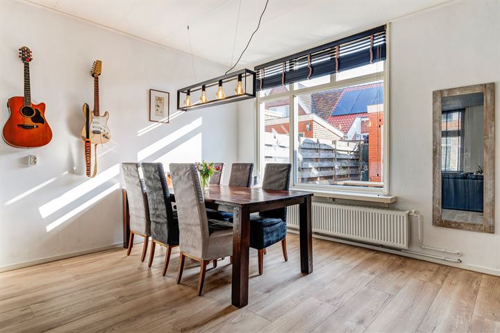 Bekijk foto 16 van Warmoezenierstraat 28