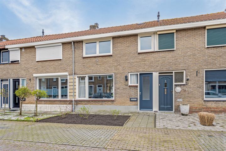 Bekijk foto 1 van Beatrixstraat 23