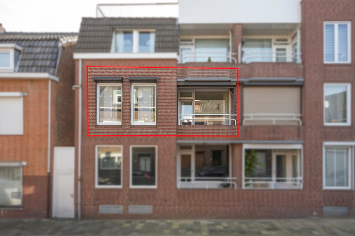 View photo 1 of Kloosterbosstraat 16