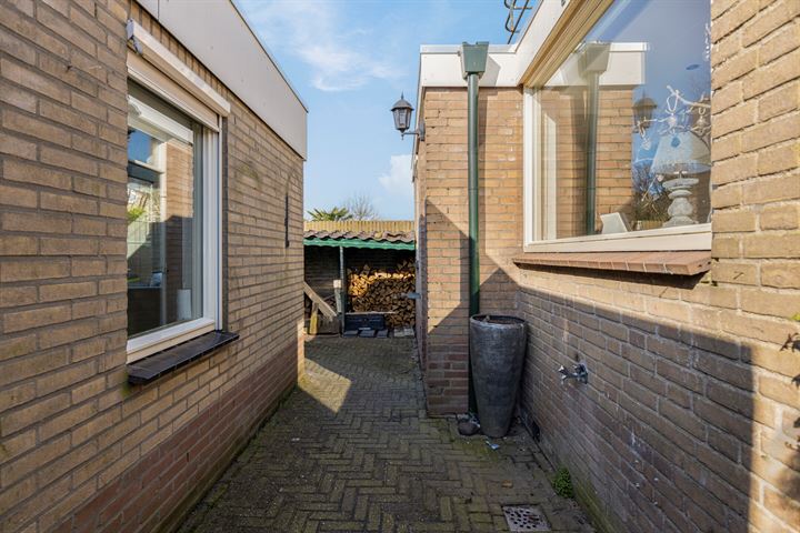 View photo 39 of Burgemeester Van Altenastraat 32