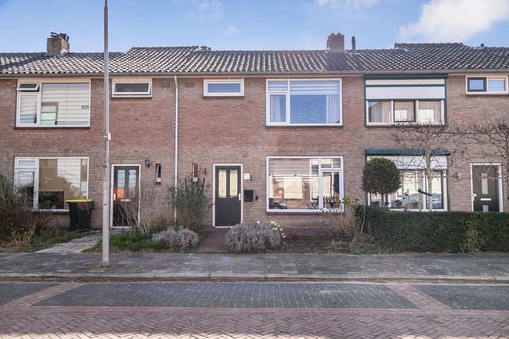 View photo 1 of Margrietstraat 7