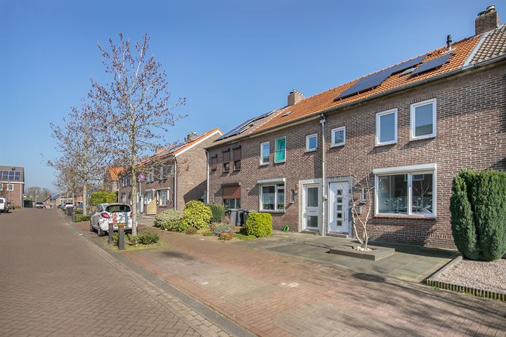 Bekijk foto 2 van Russelstraat 15