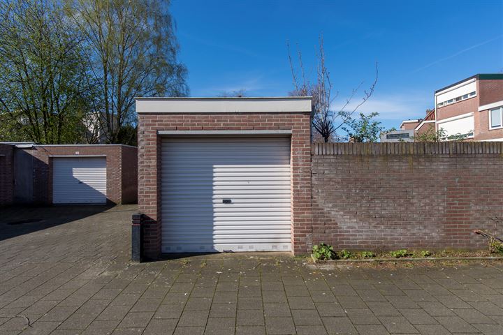 Bekijk foto 2 van Meidoornstraat 14-+GARAGE