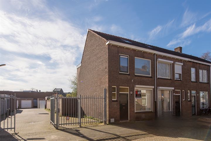 Bekijk foto 1 van Meidoornstraat 14-+GARAGE