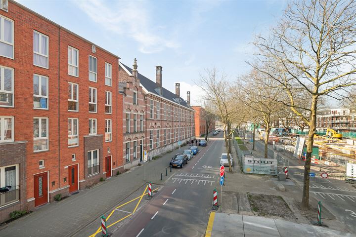 Bekijk foto 38 van Oranjeboomstraat 111