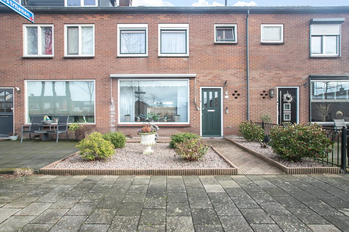 Bekijk foto 1 van Heemraadstraat 4