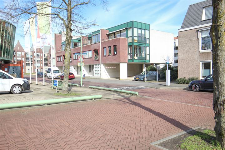 Bekijk foto 30 van Dr.van Helvoortstraat 10