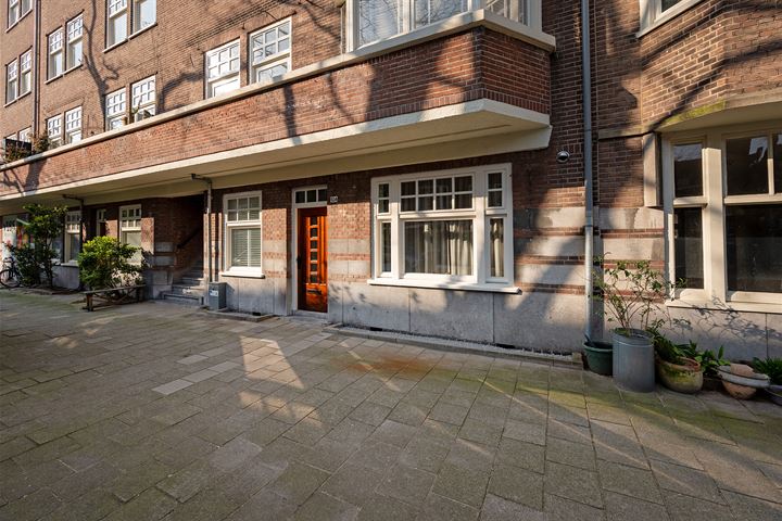 View photo 40 of Roerstraat 104